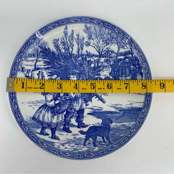 Spode Christmas Plate Blue Room Gathering Tree Victorian Children Dog VTG 1995 - Picture 4 of 5